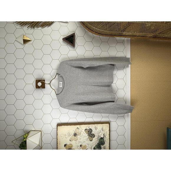 St. John Gray Cashmere and Wool Blend Cropped Crew Sweater - Size - Medium